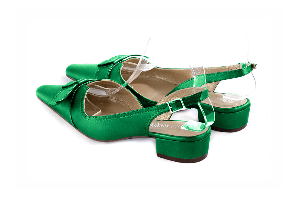 French elegance and refinement for these emerald green dress slingback shoes, with a knot, 
                available in many subtle leather and colour combinations. The pretty French spirit of this beautiful pump will accompany your steps nicely and comfortably.
To be personalized or not, with your materials and colors.  
                Matching clutches for parties, ceremonies and weddings.   
                You can customize these shoes to perfectly match your tastes or needs, and have a unique model.  
                Choice of leathers, colours, knots and heels. 
                Wide range of materials and shades carefully chosen.  
                Rich collection of flat, low, mid and high heels.  
                Small and large shoe sizes - Florence KOOIJMAN